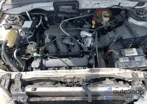 2001 Ford Escape Xlt z USA, uszkodzony, nr VIN 1FMYU03111KB11945